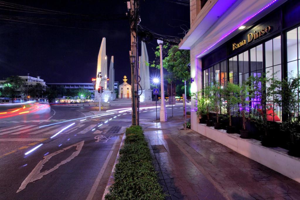Baan Dinso Hostel@Ratchadamnoen Banguecoque Exterior foto
